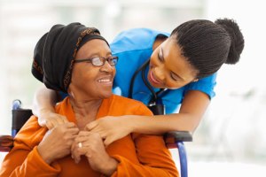 Lansing-CNA-courses-photo-of-CNA-and-elderly-patient
